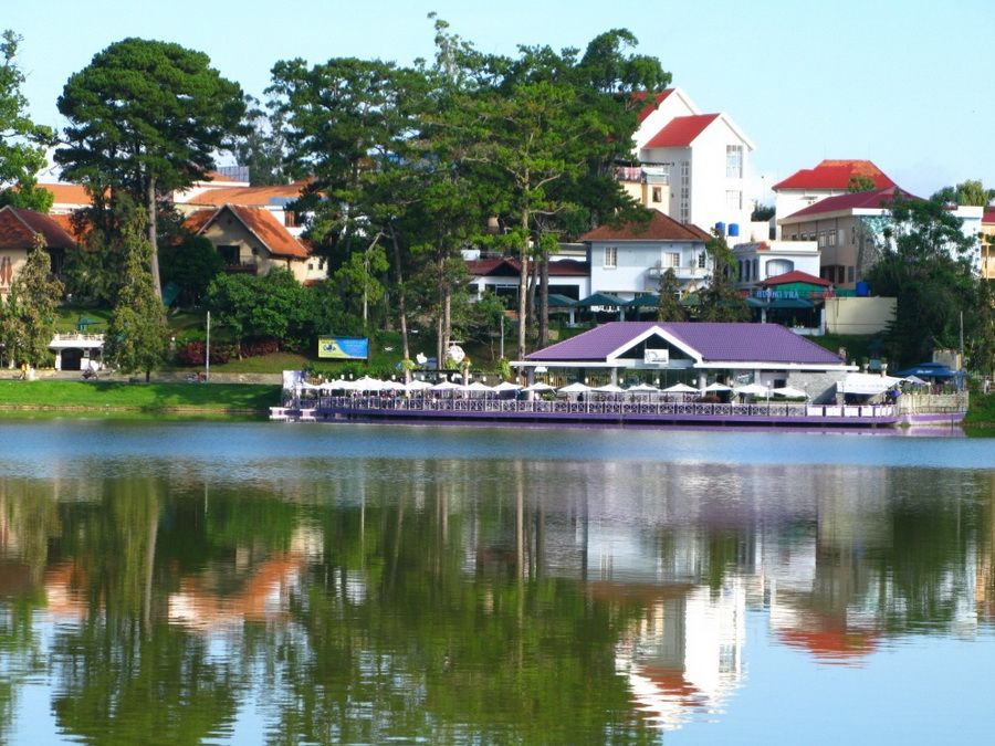 Ho-xuan-huong-lake